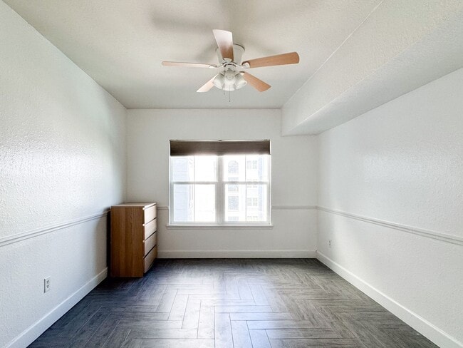 Building Photo - Corner Unit 2 bedroom 2 bathroom at The Grande Downtown