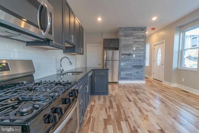 Building Photo - 2000 S Opal St