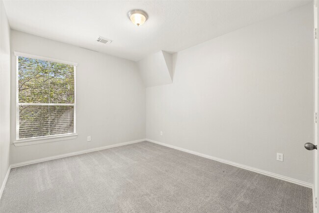 Building Photo - 118 Cezanne Woods Dr