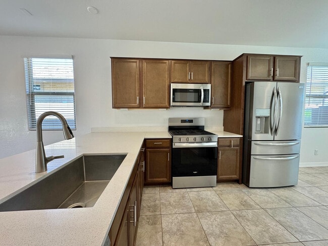 Building Photo - 9006 W Rancho Dr