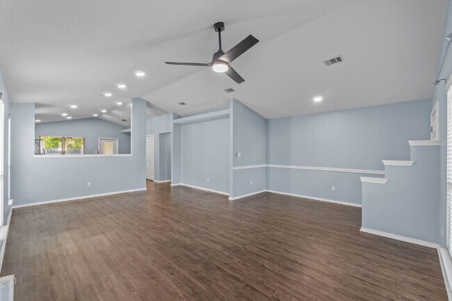Building Photo - 989 Claeven Cir