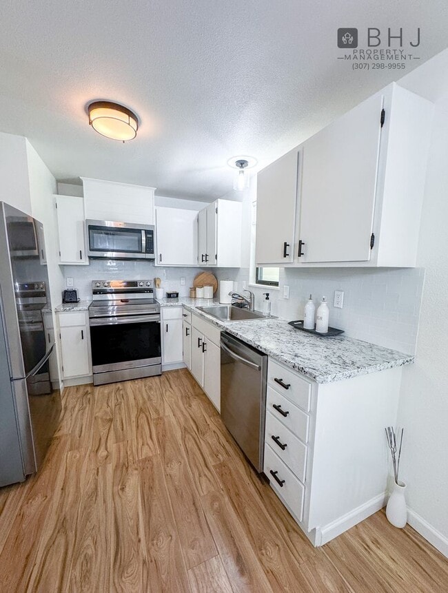 Building Photo - Dog Friendly 2 bed/ 1 bath HOUSE for Rent!