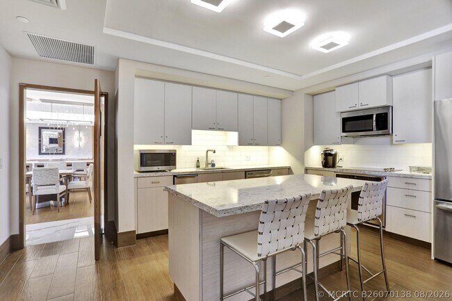 Building Photo - 4748 S Ocean Blvd