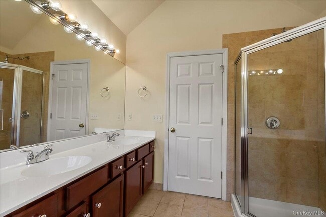 Building Photo - 135 N River Dr