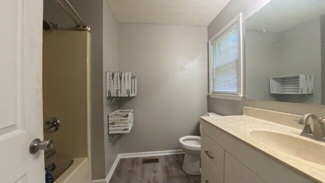 Building Photo - Stunning, Well-Maintained Craftsman Gem