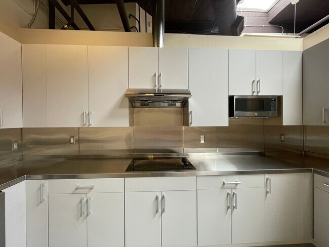 Building Photo - LOS GATOS - DOWNTOWN LOFT RESIDENCE