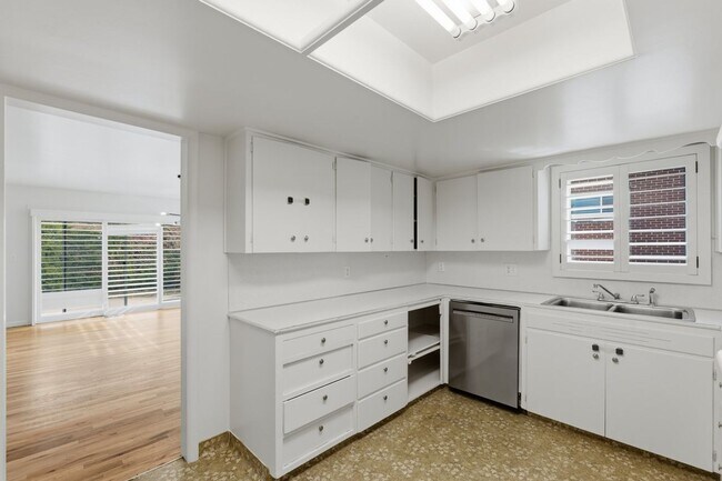 Building Photo - 4070 College Dr