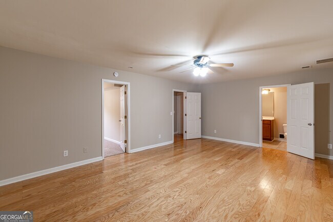 Building Photo - 705 Oxford Crest Ct NW