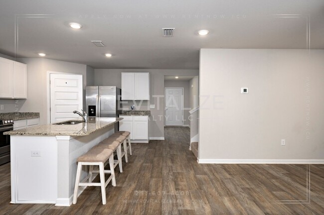 Building Photo - Beautiful 2-Story 5 BD 3 BA House in Spani...