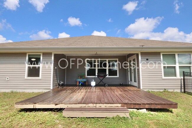 Building Photo - 4/2 in Redstone Subdivision!! AVAILABLE 10...