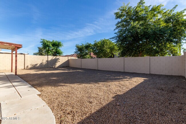 Building Photo - 10537 W Donald Dr