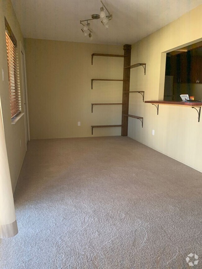 Building Photo - 937L Country Club Dr