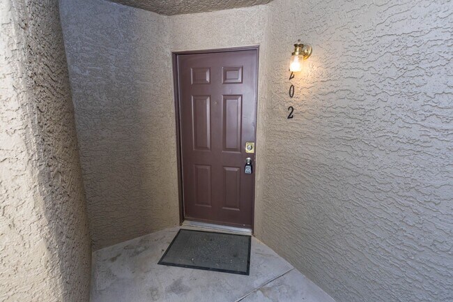 Building Photo - MOVE IN SPECIAL - 2 Bedroom Condo at Vizcaya