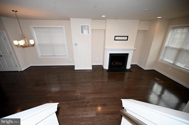 Building Photo - 2413 Glenallan Ave