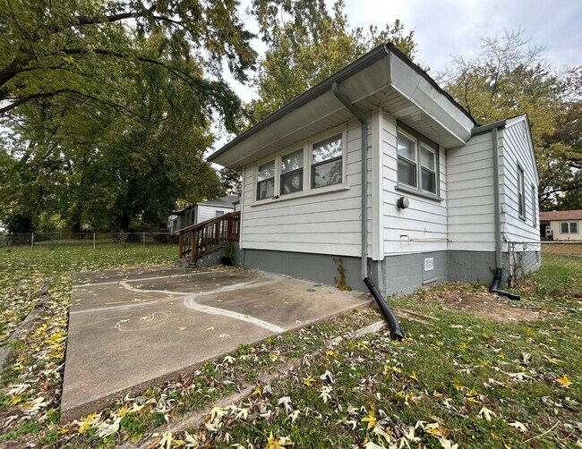 Building Photo - 1337 Odessa Dr