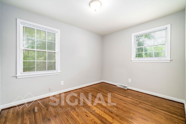 Building Photo - 1288 Hiawatha Dr NE