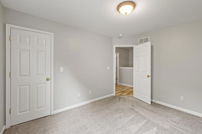 Building Photo - 377 Church St