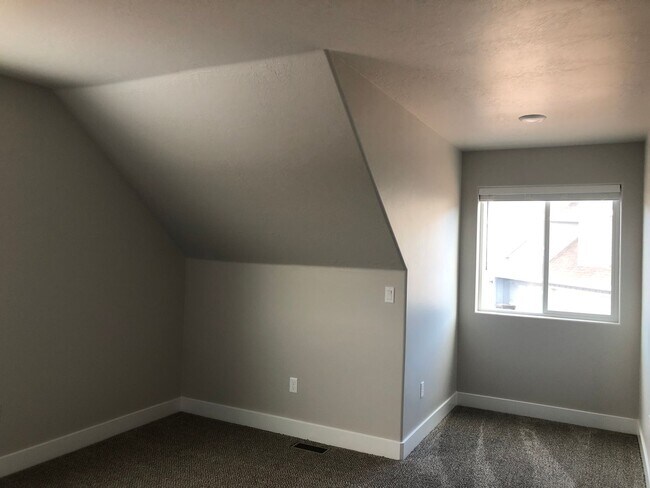 Building Photo - Spacious 4-Bedroom Home with Bonus Room in Northern Cedar City