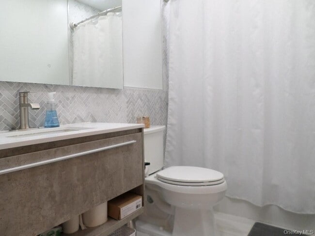 Building Photo - 8 Jodi Ln