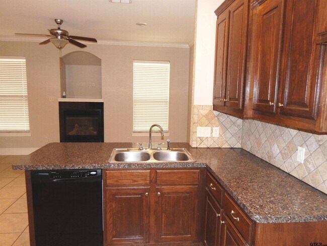 Building Photo - 5622 Andover Dr