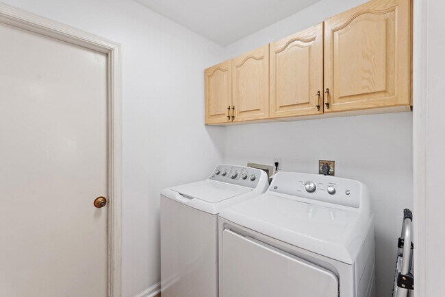 Building Photo - 137 Eagleton Ct