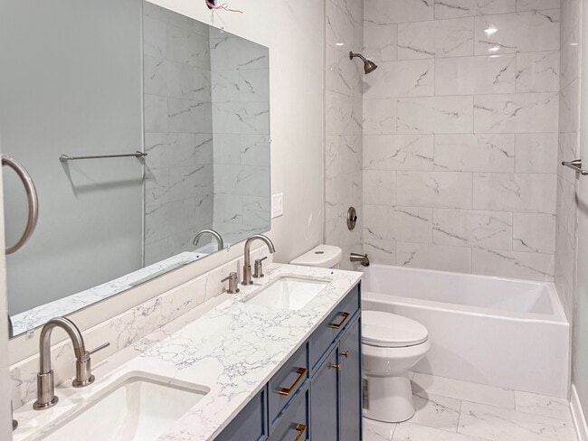 Building Photo - 6218 S King Dr