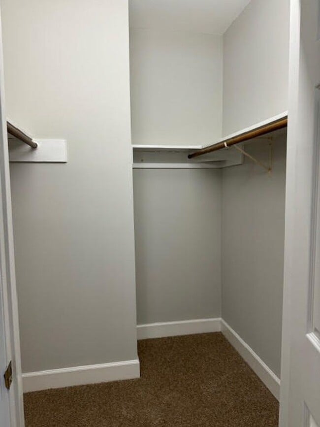 Building Photo - Spacious 2BR/2BA Green Hills Condo – Prime...