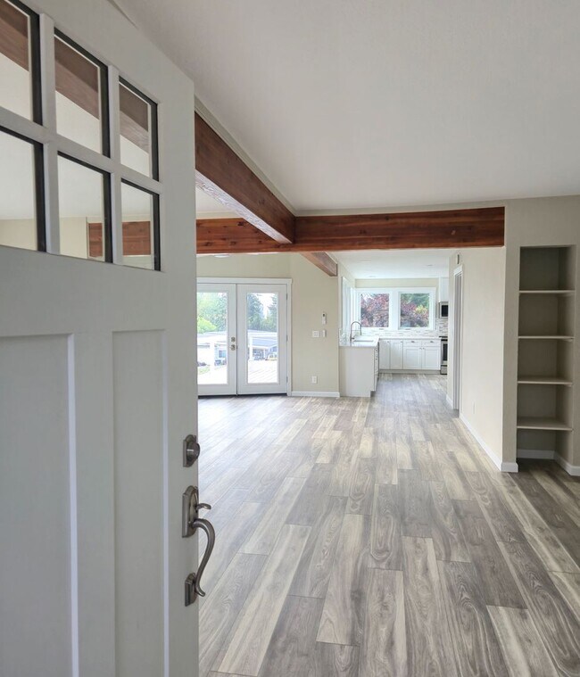 Building Photo - Newly Remodeled 2 Bedroom Home & ADU For R...