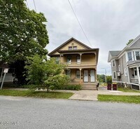 Building Photo - 130 Woodlawn Ave