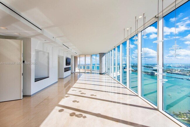 Building Photo - 2020 N Bayshore Dr