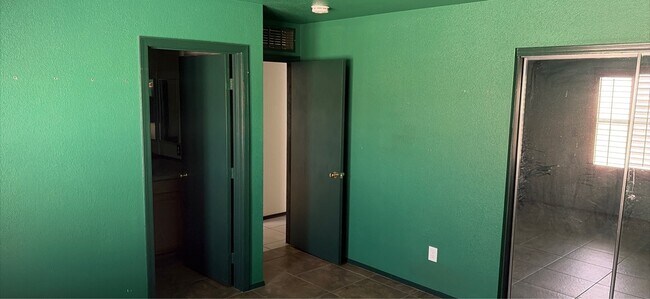 Building Photo - 3448 S Chaparral Rd