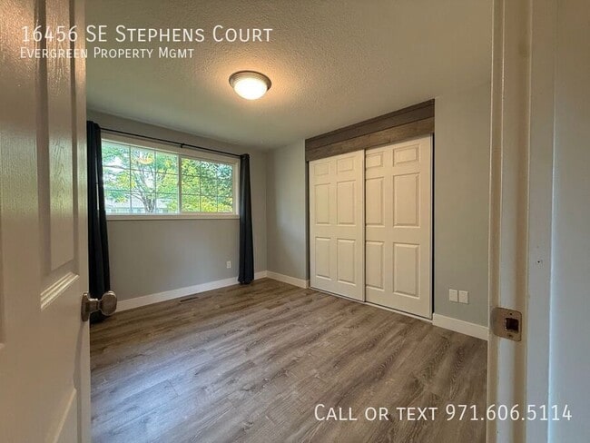 Building Photo - 16456 SE Stephens Ct