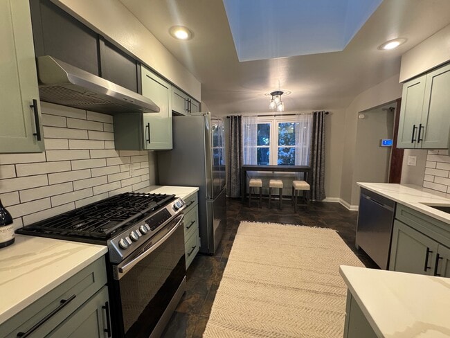 Building Photo - 1014 St Andrews Way