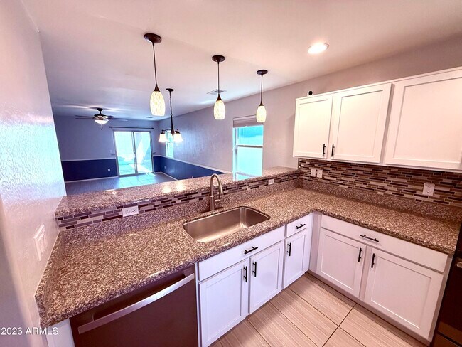 Building Photo - 1884 W Expressman St