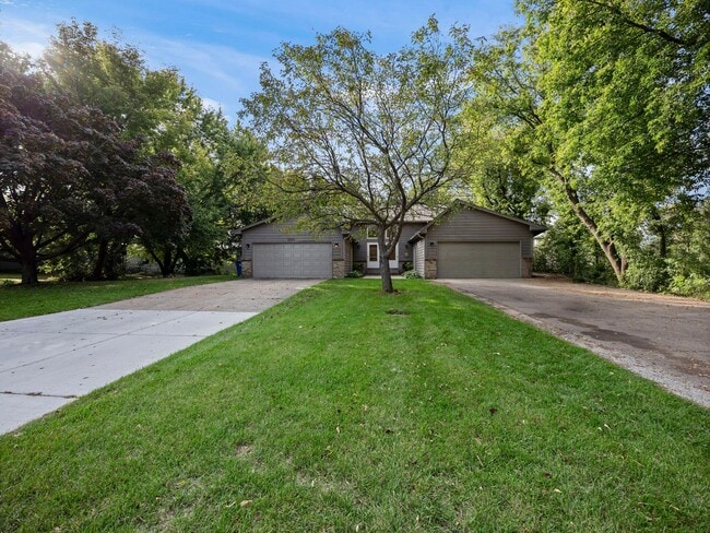 Building Photo - 3 Bedroom Golden Valley Home