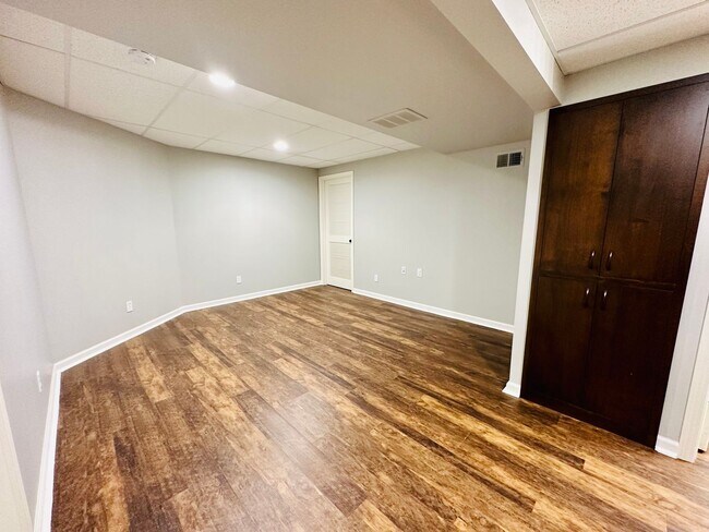 Building Photo - {10709}  Spacious Overland Park Duplex + T...