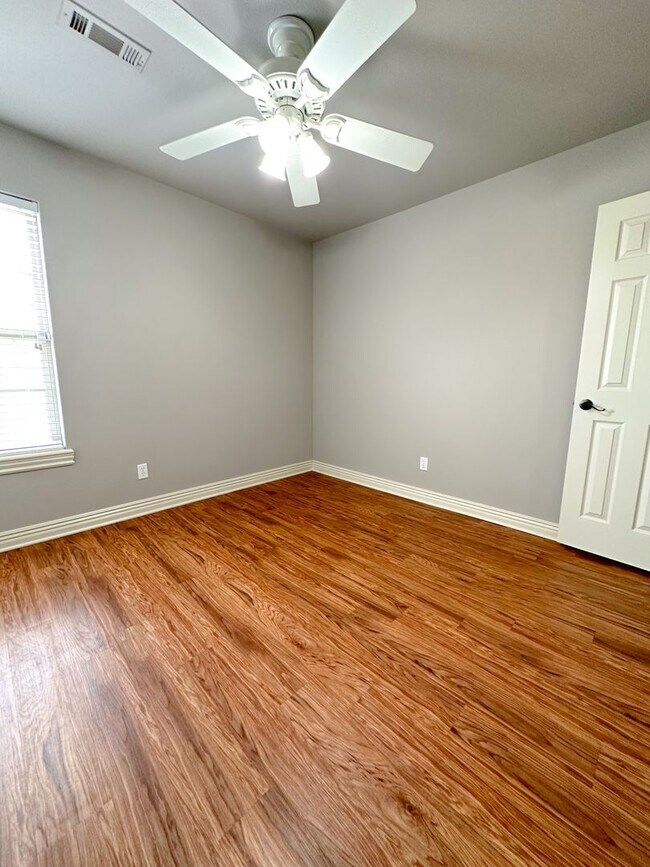 Building Photo - 3 Bed, 2 Bath Home in Fayetteville!