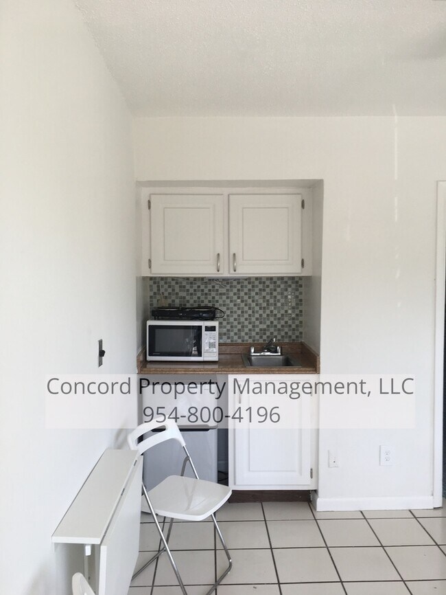 FURNISHED Efficiency Apartment ! 1411 SW 2nd St Fort Lauderdale FL