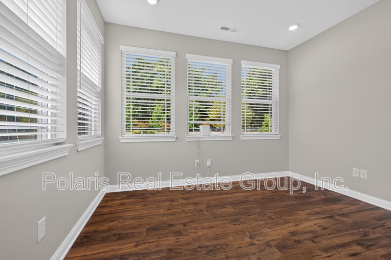 Building Photo - 9073 Lieven St