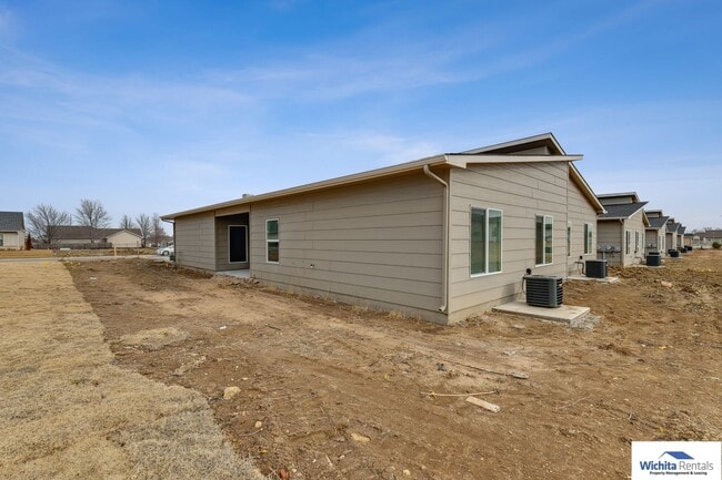 Building Photo - Newer 3 bed, 2 bath duplex - SE Wichita