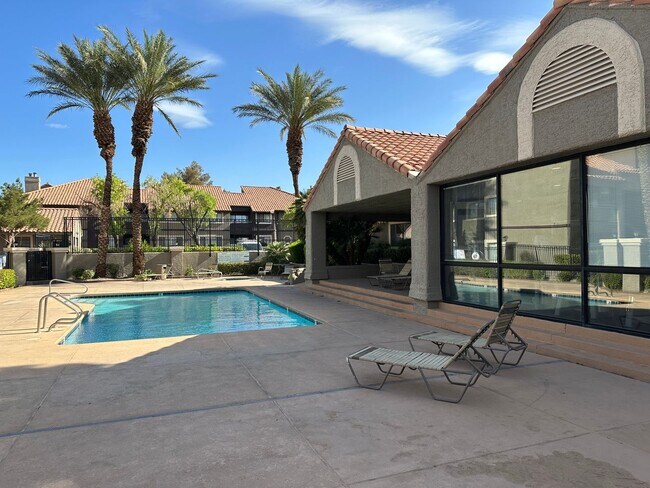 Building Photo - SW!! 2 Bedroom Condo!! 1st Floor!! Newly r...