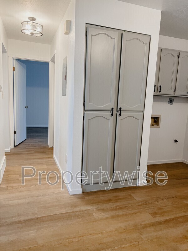 Building Photo - 770 N Main St