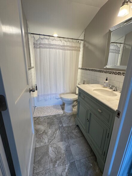 Building Photo - 759 Pelhamdale Ave