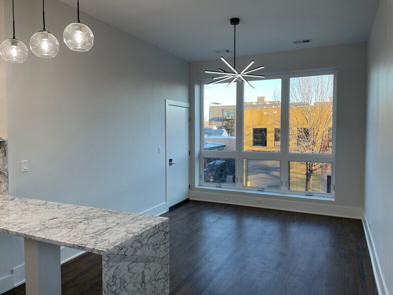 Building Photo - 1647 W Hubbard St