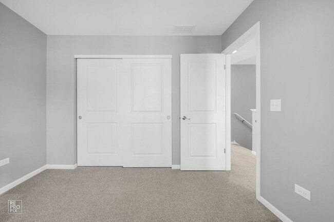 Building Photo - 231 Lakeshore Dr