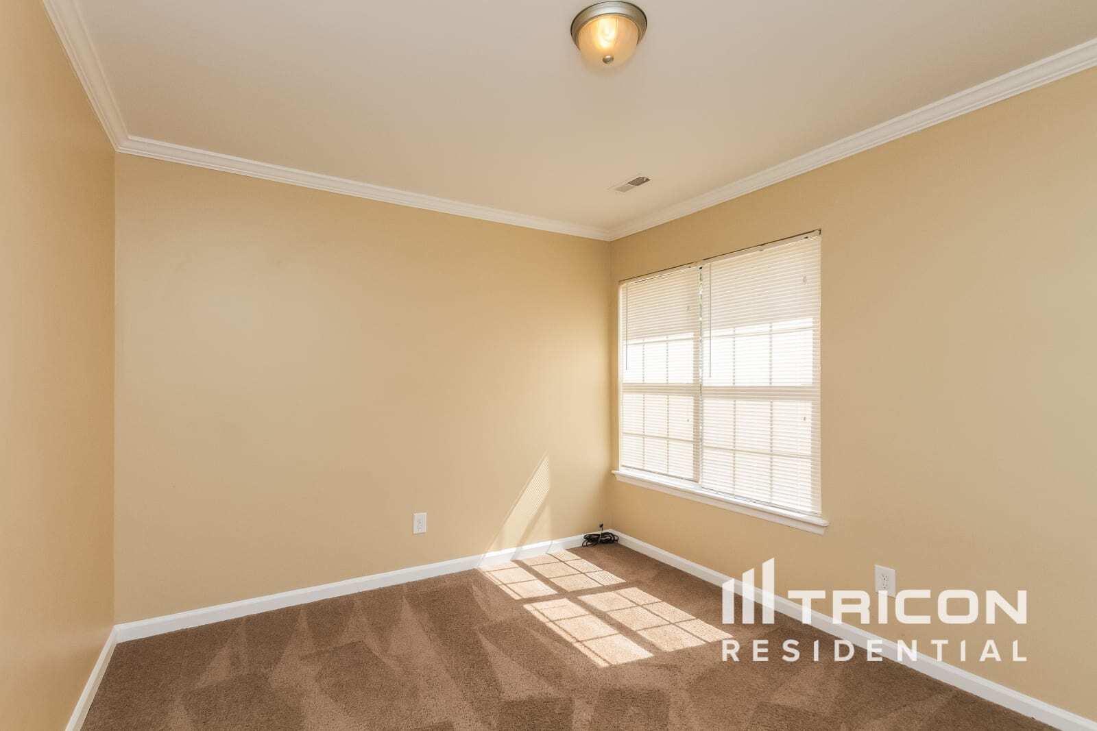 Building Photo - 5407 River Falls Dr