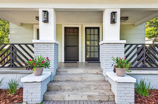 Building Photo - 809 E Baker St