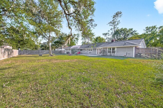 Building Photo - 101 Royal Ct