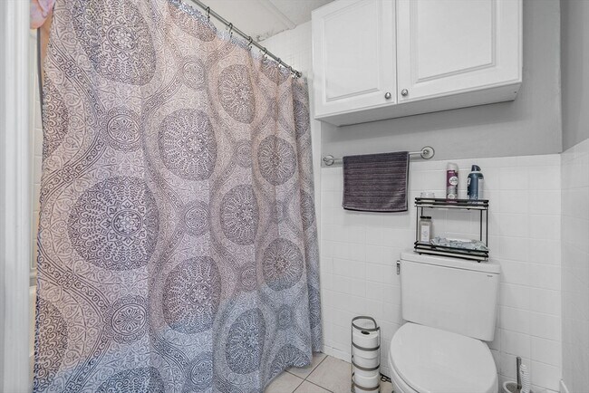 Building Photo - 4 Sterling Ln