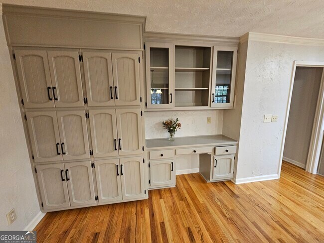 Building Photo - 5525 Wedgewood Ct SW
